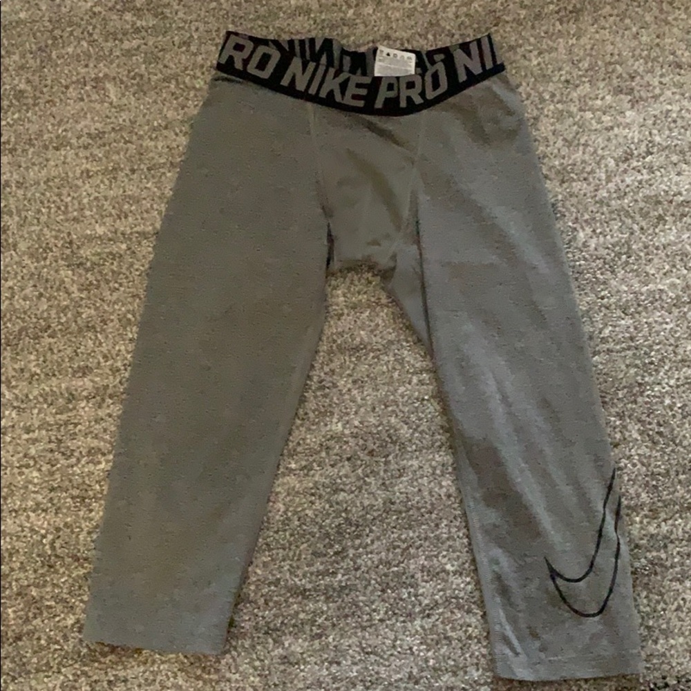 Boys Nike pro 3/4 Tights - size large